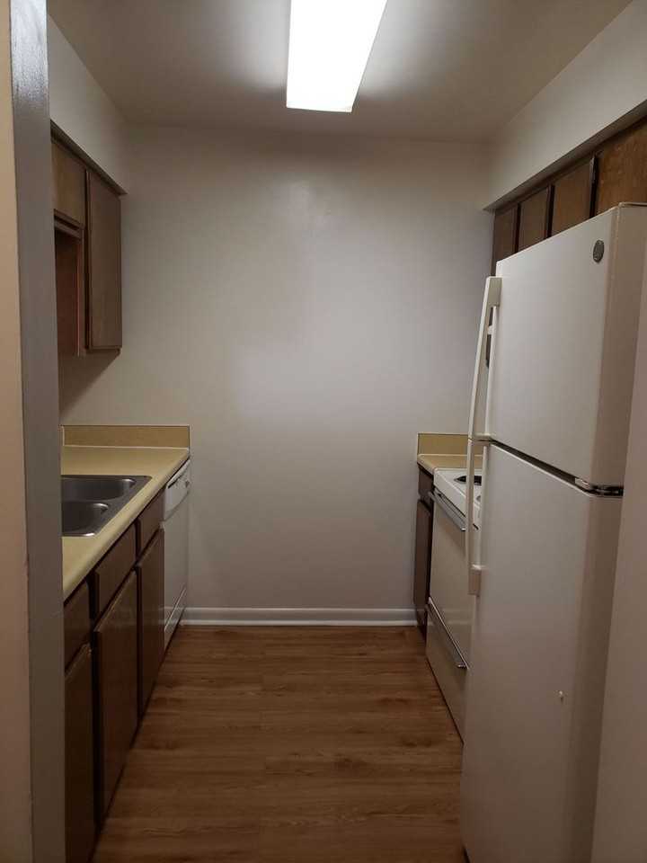 220 Yelton Ct - Photo 2 of 4