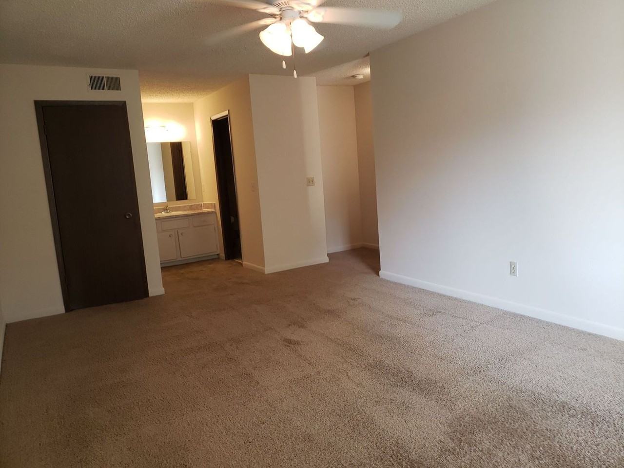 220 Yelton Ct - Photo 4 of 4