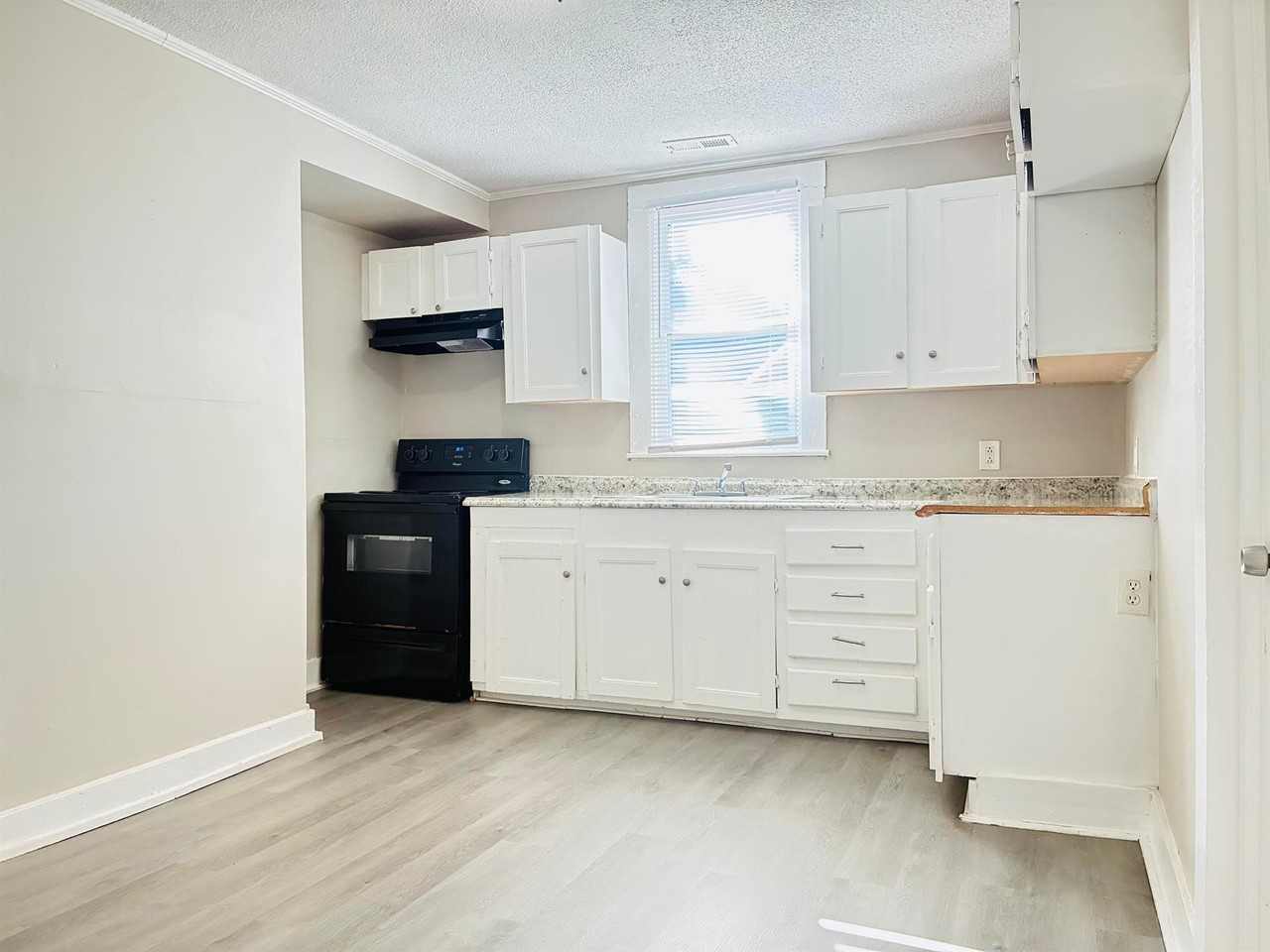 512 S Government St - Photo 4 of 20