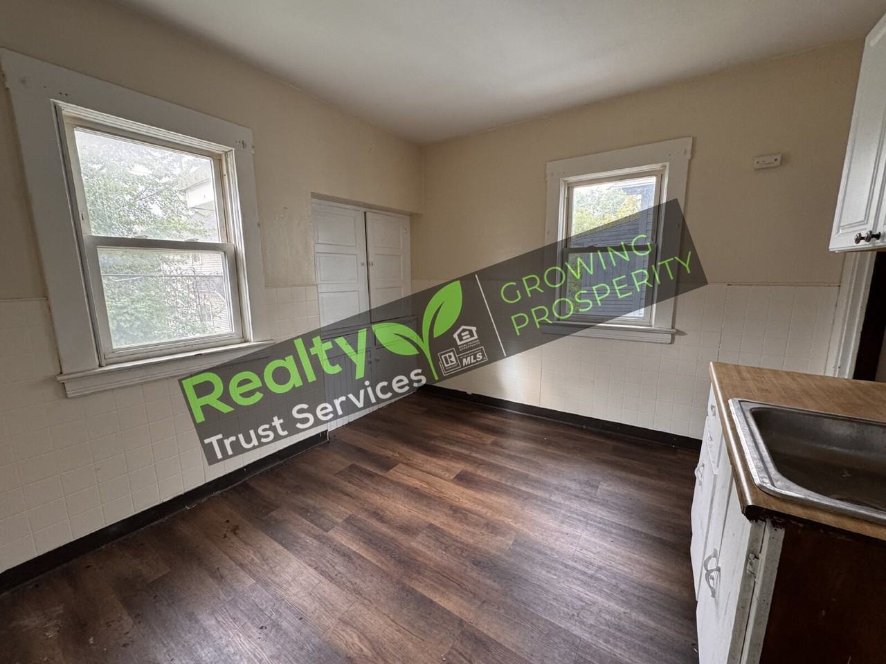 7918 Goodman Ave - Photo 4 of 19