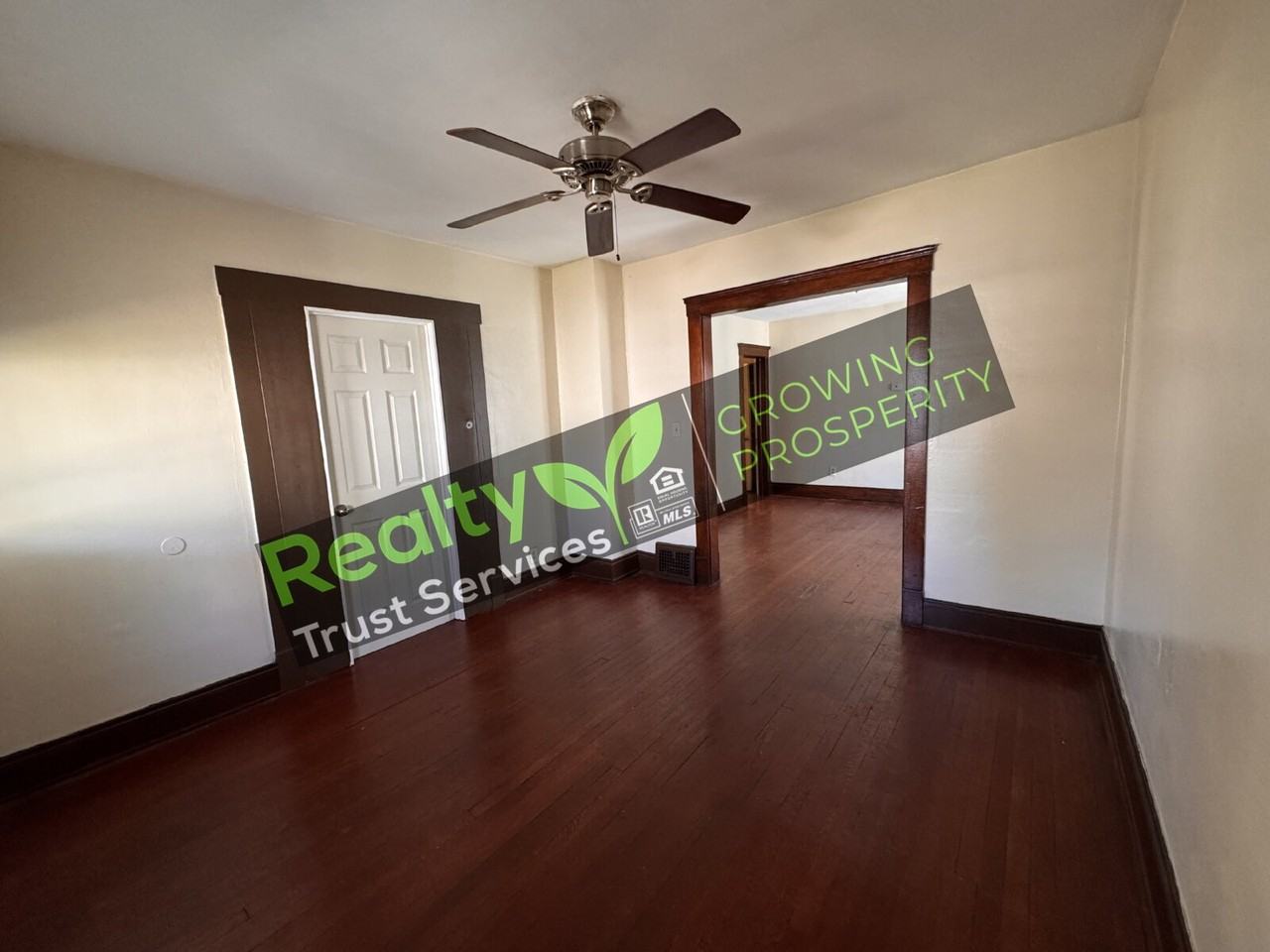 7918 Goodman Ave - Photo 6 of 19