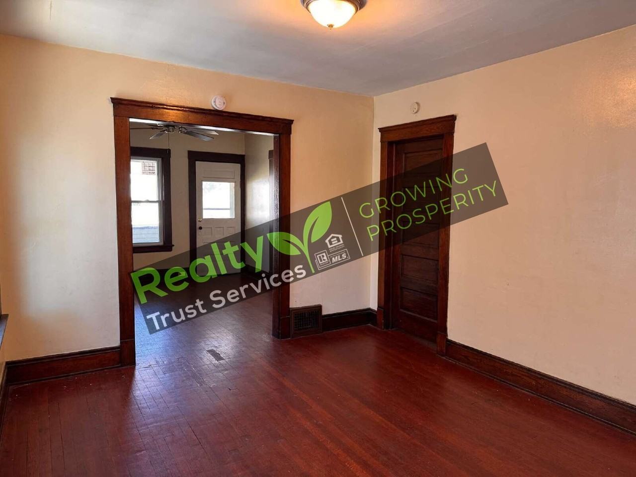 7918 Goodman Ave - Photo 7 of 19