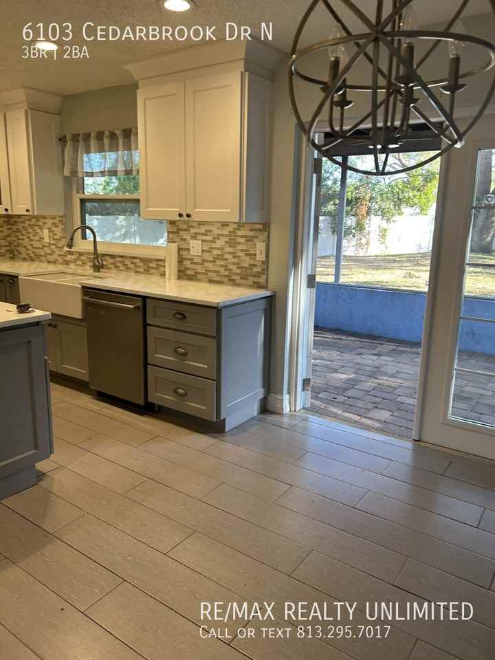 6103 Cedarbrook Dr N - Photo 3 of 34