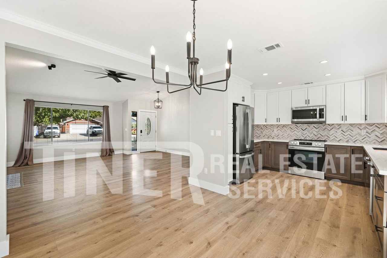 105 Gallagher Ct - Photo 3 of 24