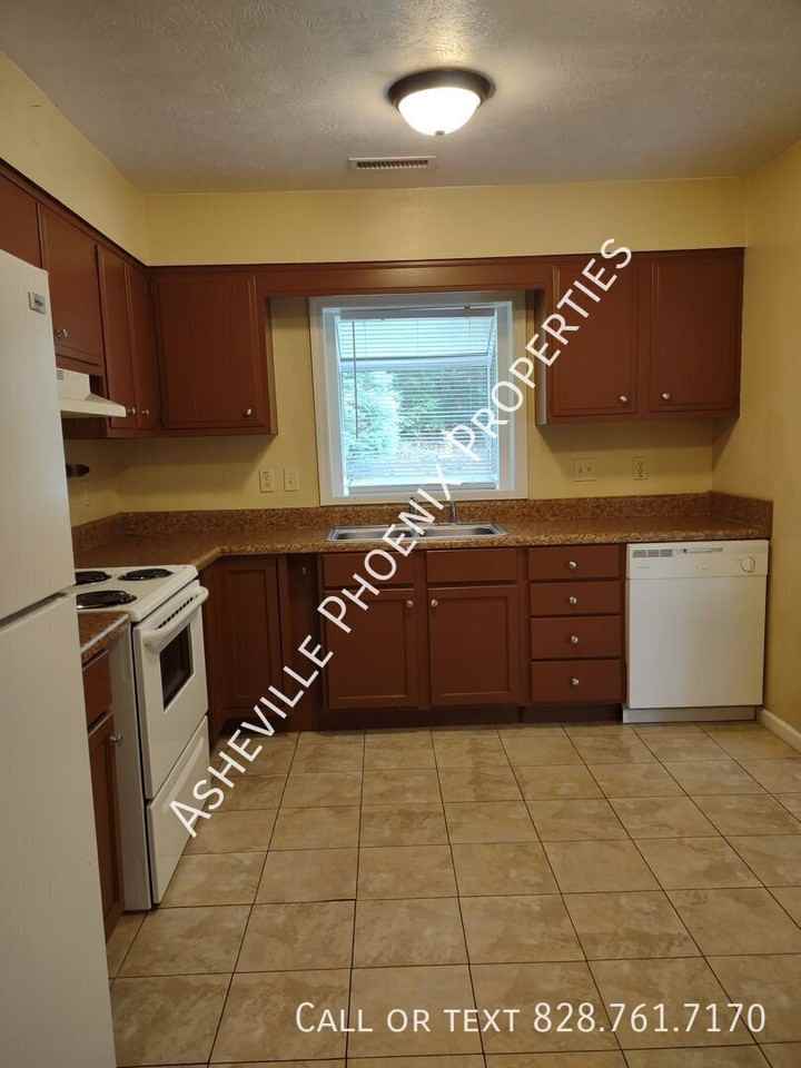 17 Brookcliff Dr - Photo 2 of 13