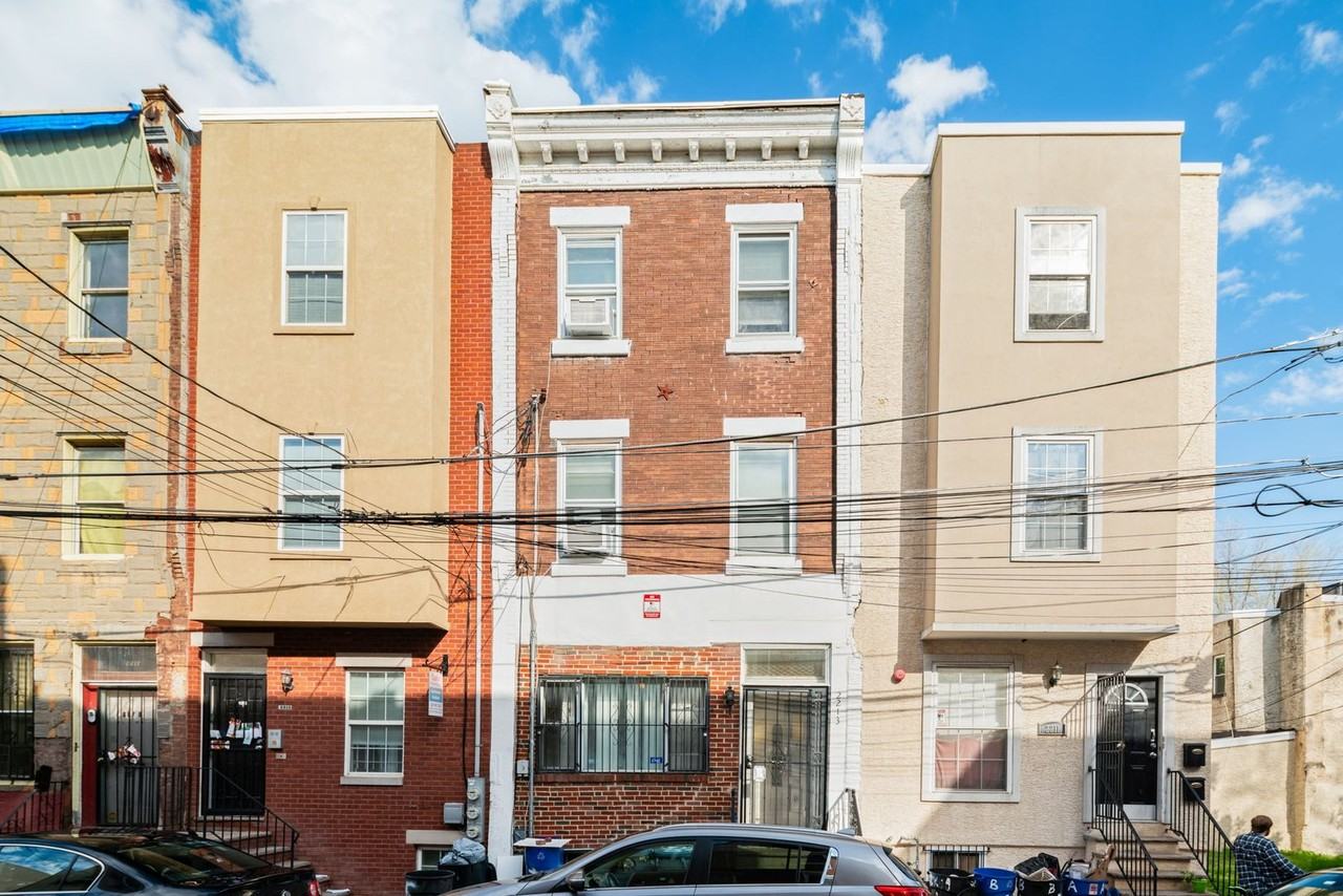 Camac St N 2213 - Photo 2 of 49