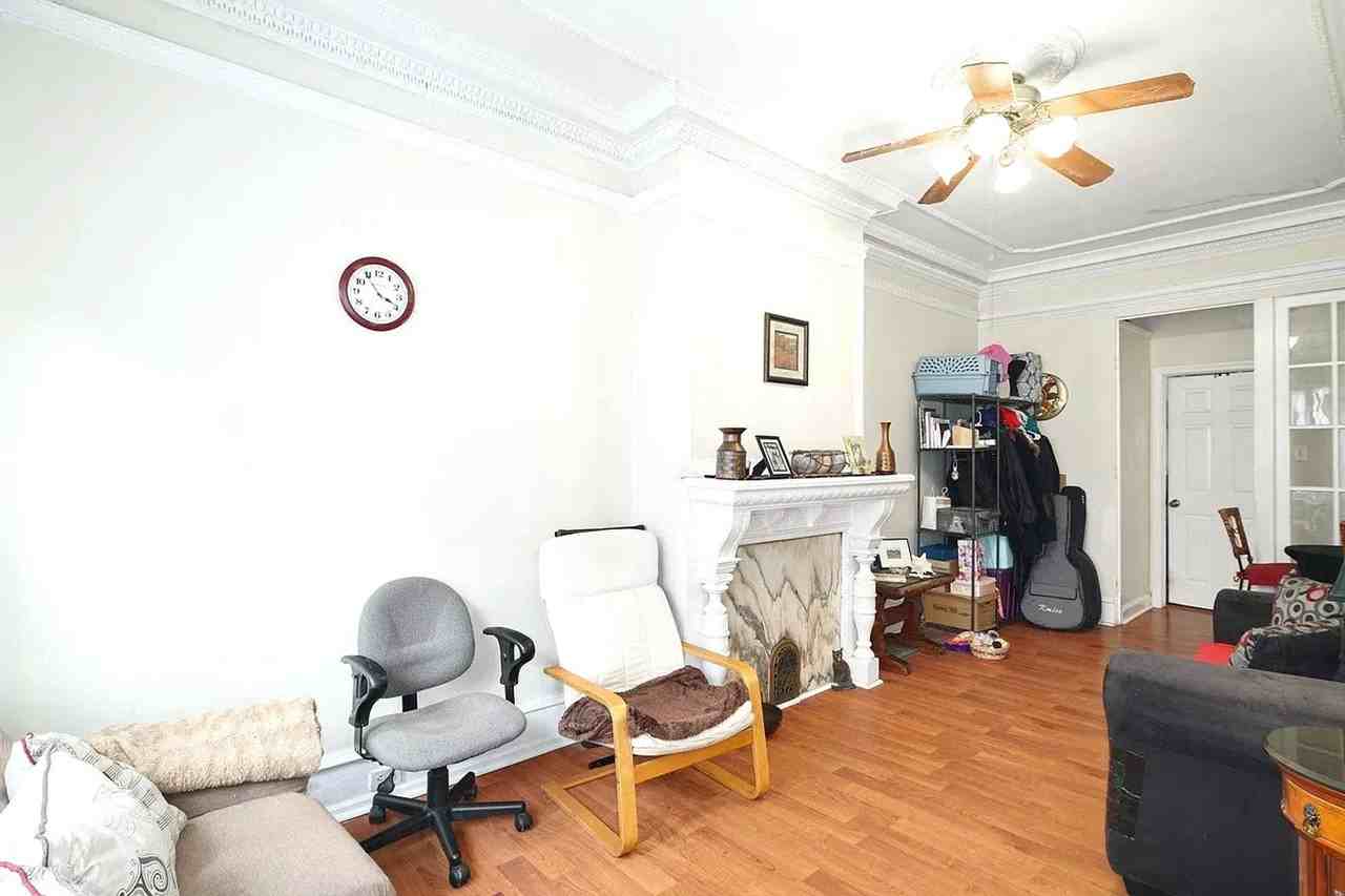 Camac St N 2213 - Photo 5 of 49
