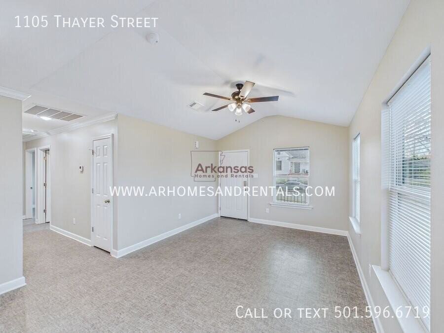 1105 Thayer St - Photo 2 of 12