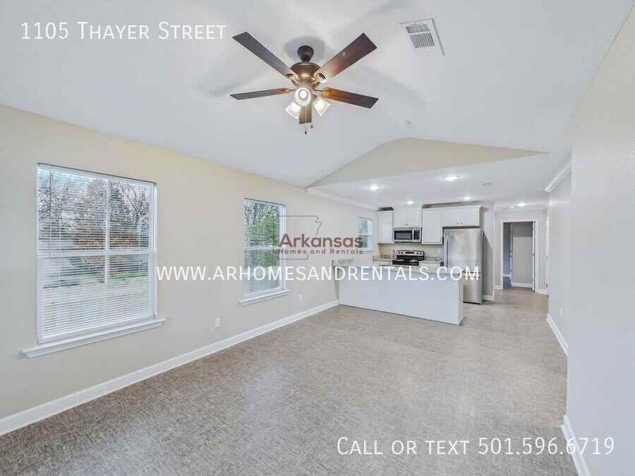 1105 Thayer St - Photo 3 of 12