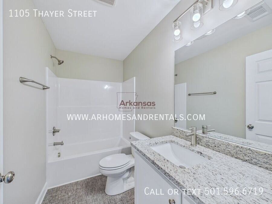 1105 Thayer St - Photo 6 of 12