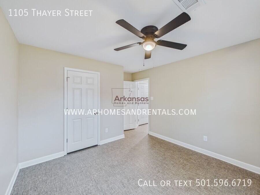 1105 Thayer St - Photo 7 of 12