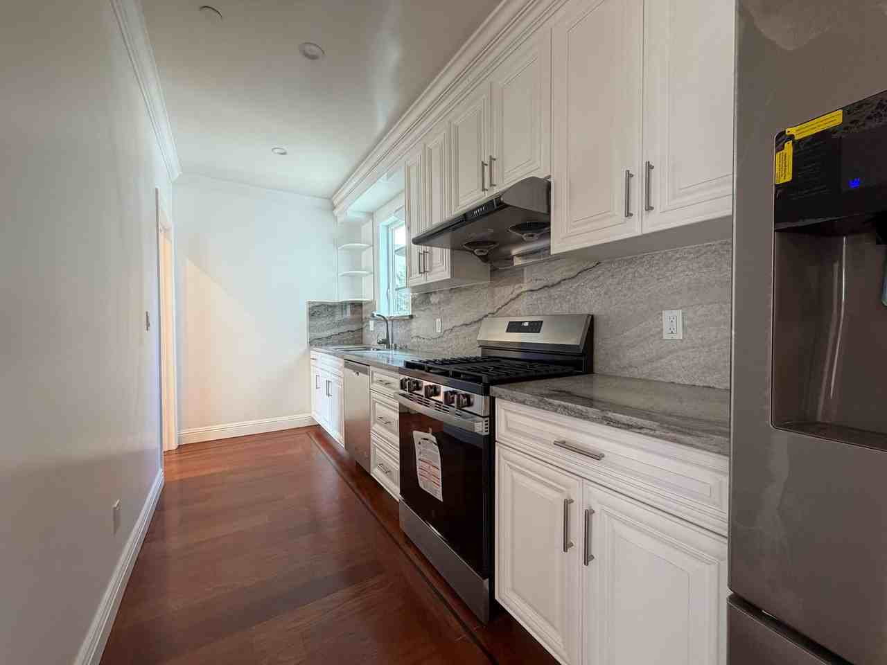 261 Dolores St #B - Photo 4 of 25