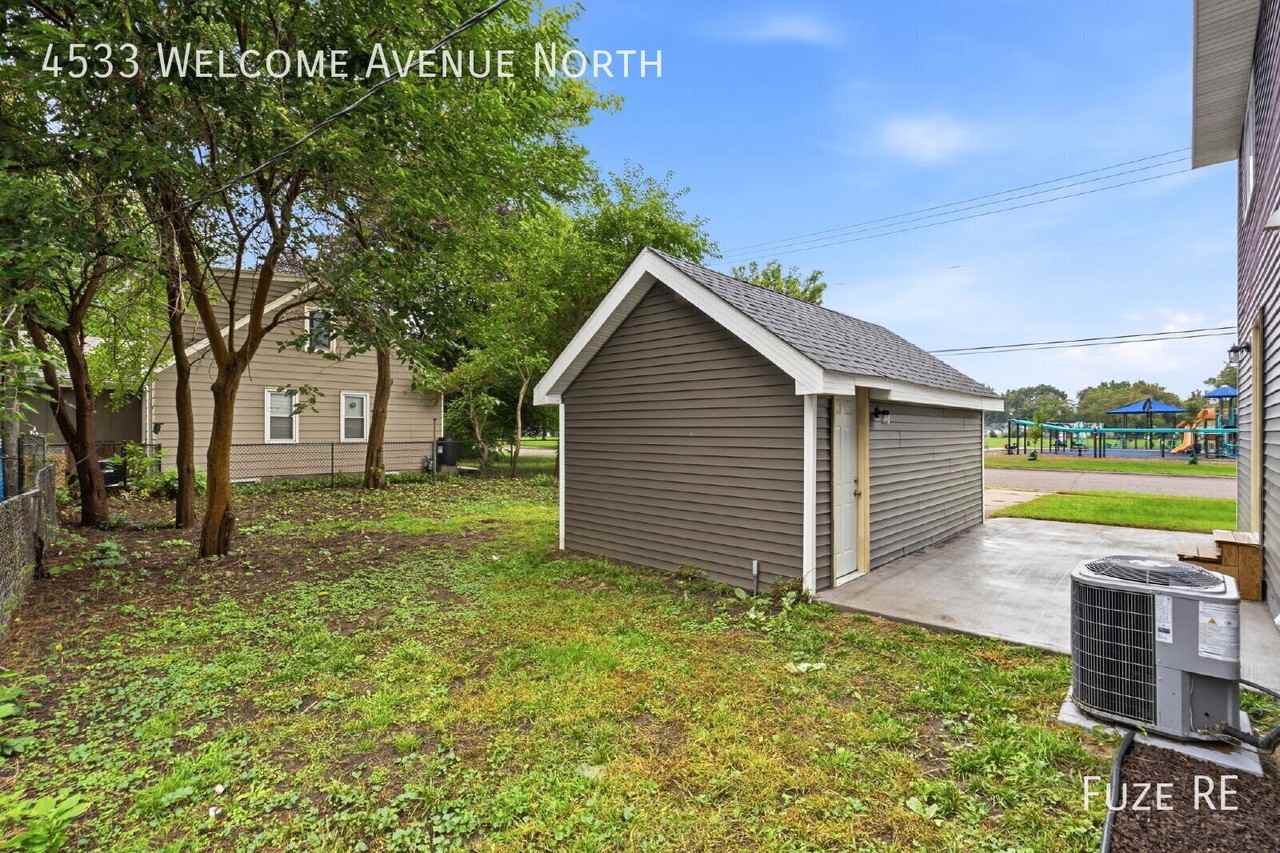 4533 Welcome Ave N - Photo 4 of 40