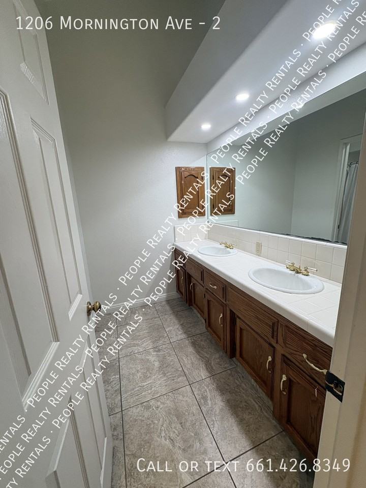 1206 Mornington Ave #2 - Photo 4 of 13