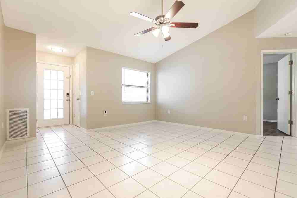 1545 Deer Hollow Blvd - Photo 3 of 19