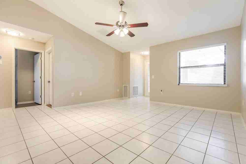 1545 Deer Hollow Blvd - Photo 5 of 19
