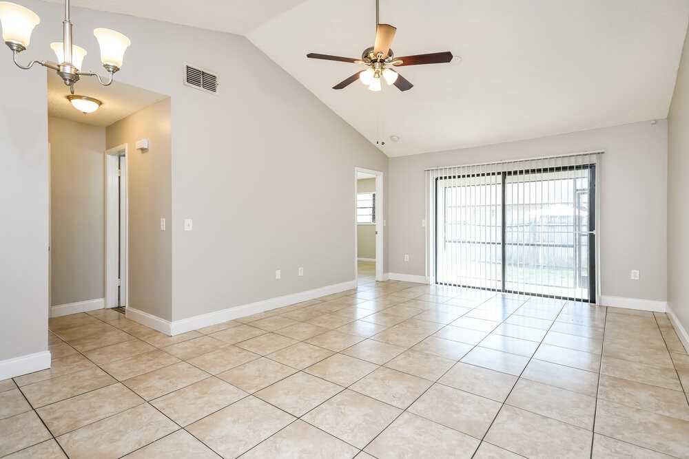10645 Wyndcliff Dr - Photo 5 of 16