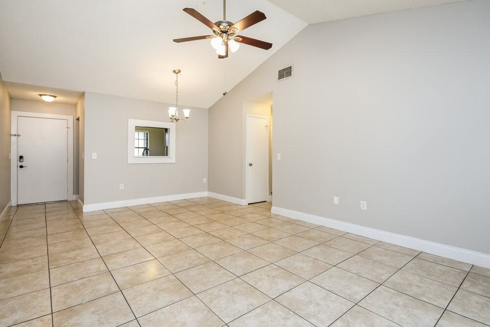 10645 Wyndcliff Dr - Photo 7 of 16