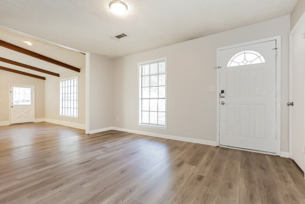 202 Willows Ct - Photo 3 of 16
