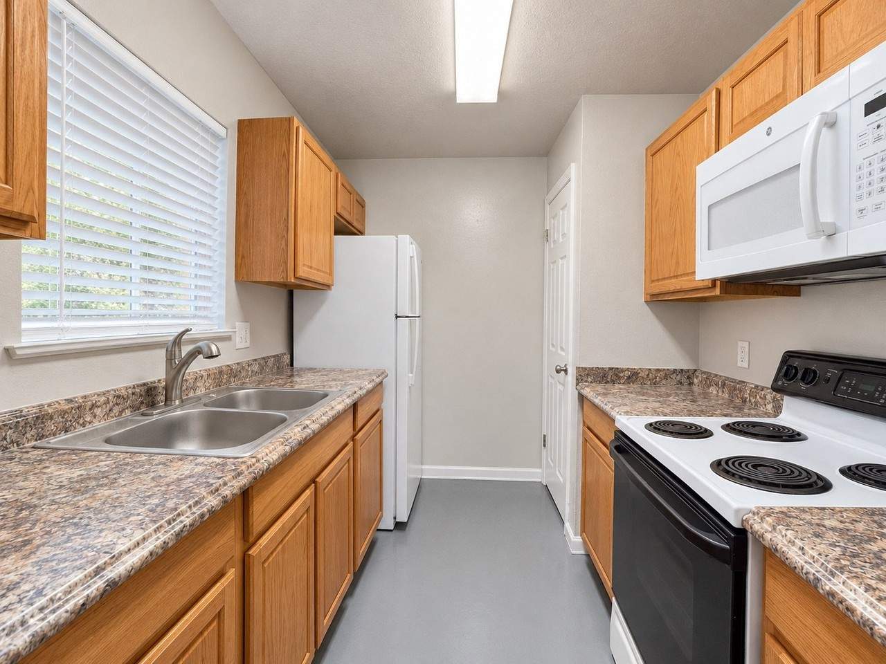 7021 Sw 17th Pl - Photo 2 of 12