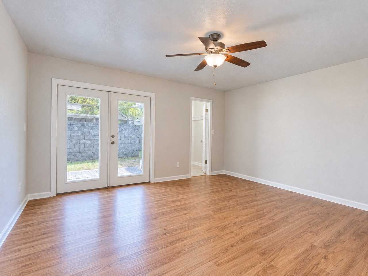 7021 Sw 17th Pl - Photo 5 of 12