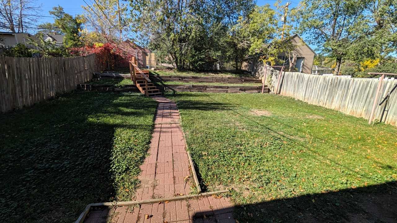 1021 12th St - Photo 2 of 12