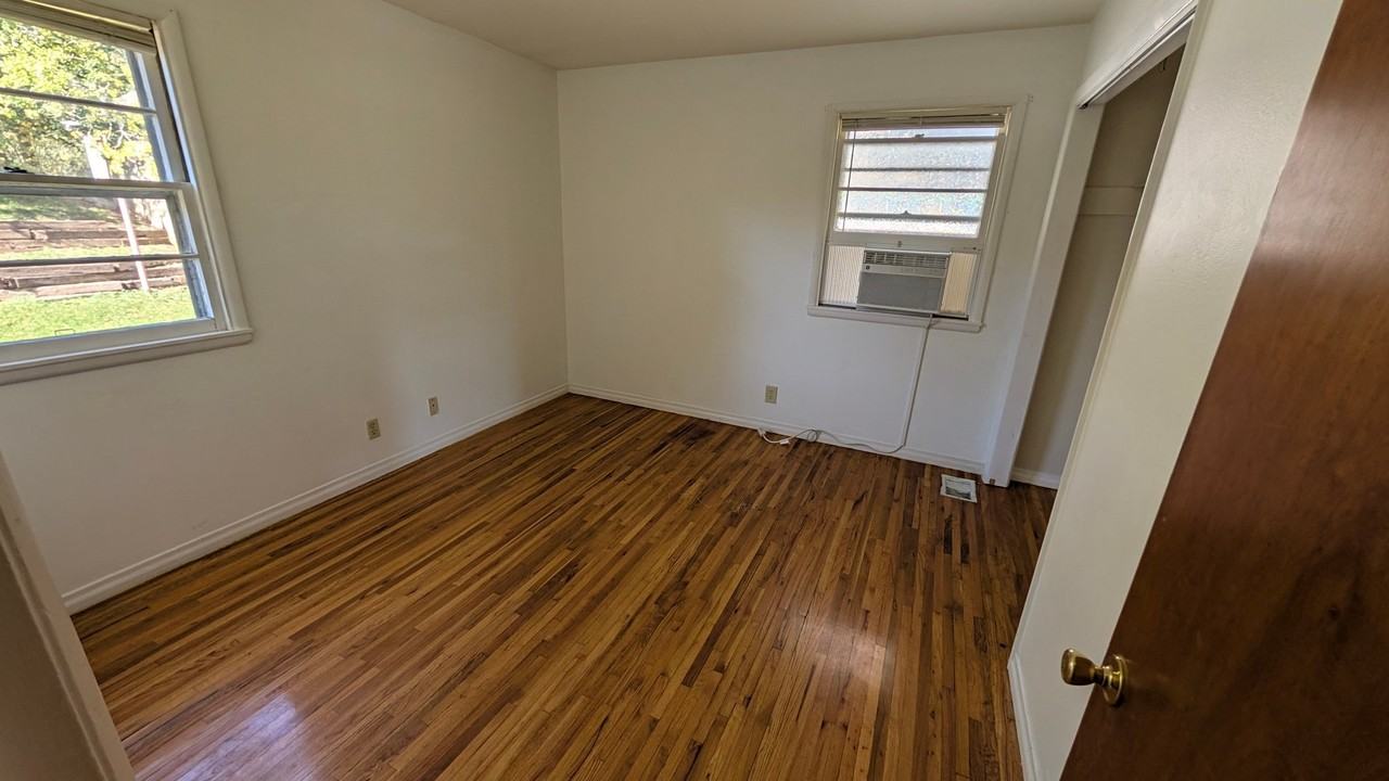 1021 12th St - Photo 5 of 12