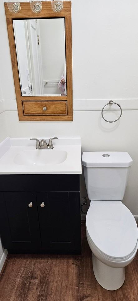 208 W Sycamore St #2B - Photo 4 of 9
