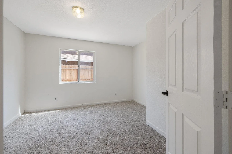 3225 N Mendonca St - Photo 5 of 20