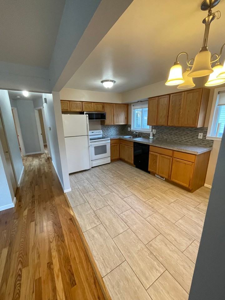 12552 Huron St - Photo 5 of 17