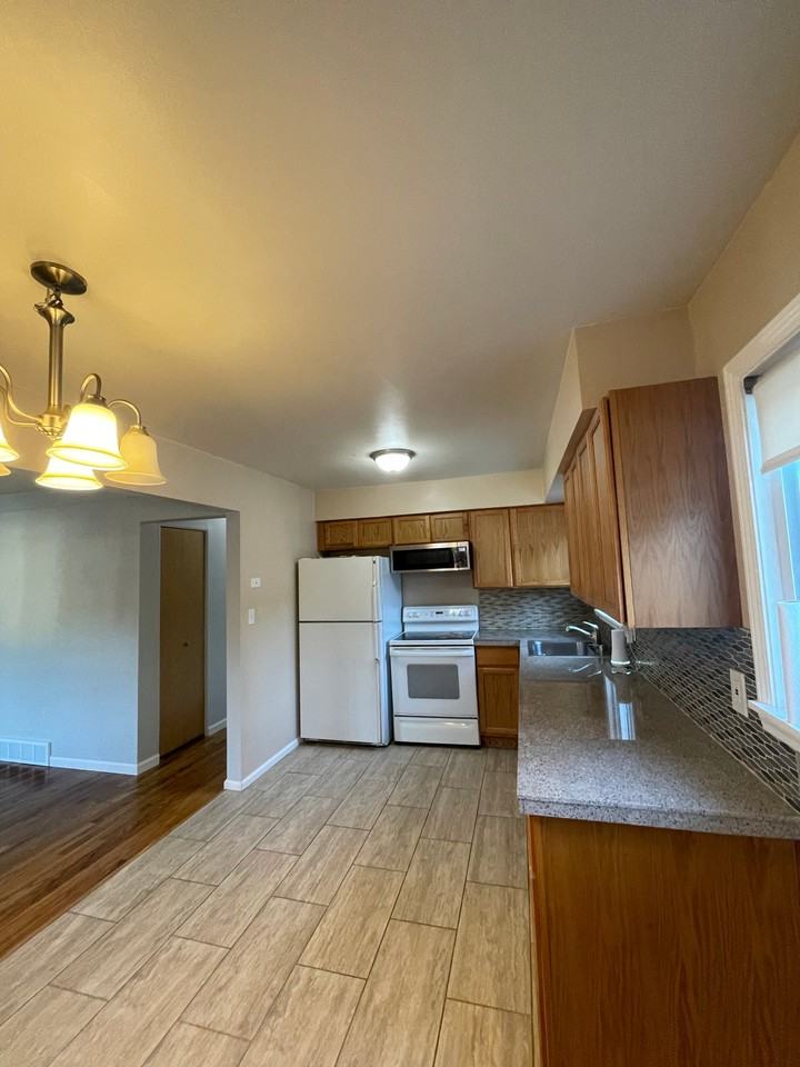 12552 Huron St - Photo 6 of 17
