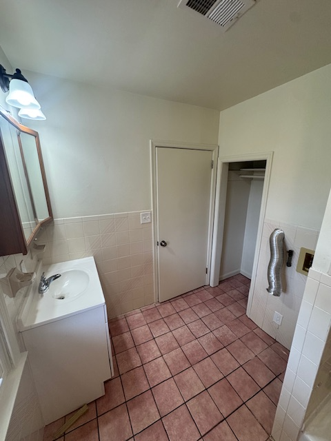 829 Foster Ave #B - Photo 5 of 7