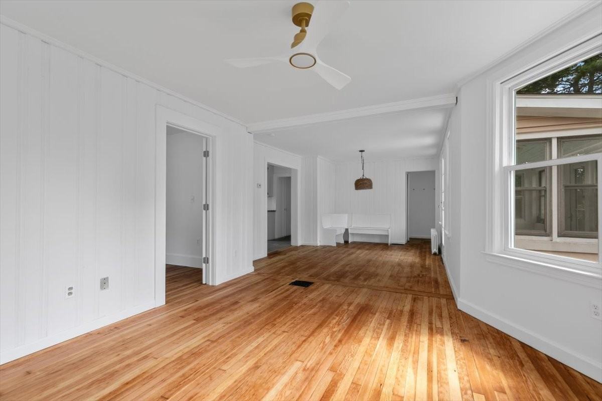21 Green St - Photo 4 of 17
