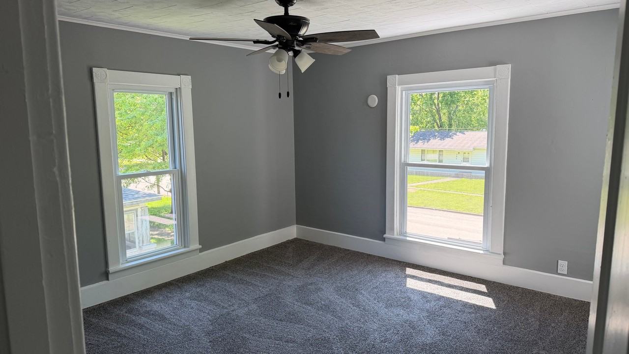 365 E Main St - Photo 2 of 20