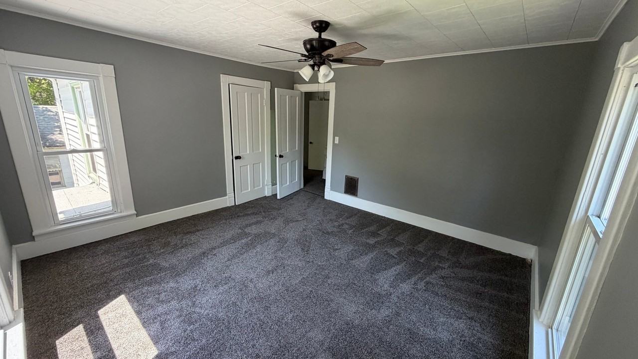 365 E Main St - Photo 5 of 20