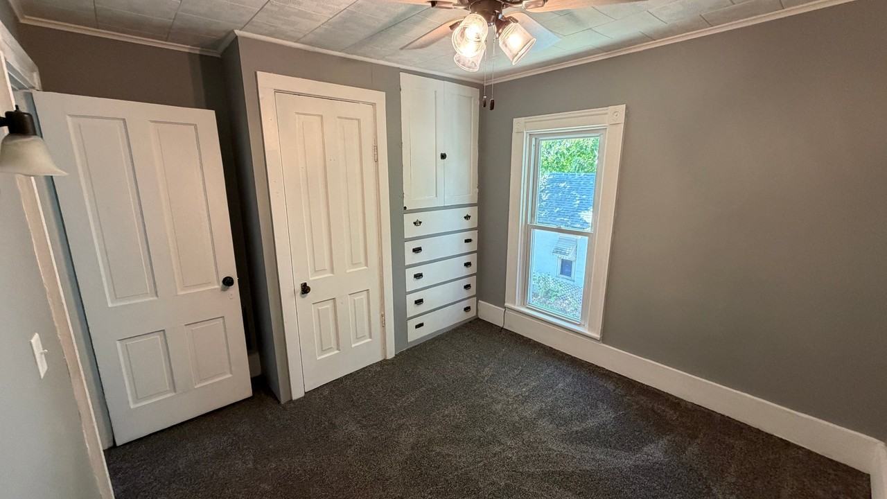 365 E Main St - Photo 7 of 20