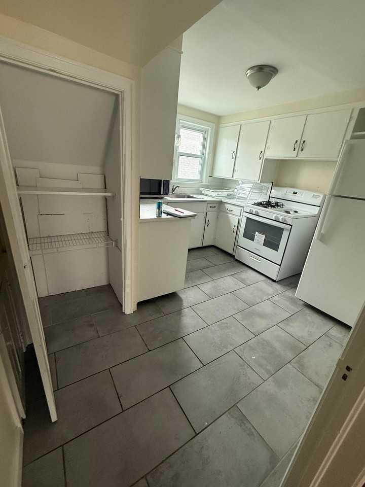 312 Laurens St #3A - Photo 2 of 10