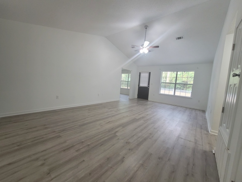 141 Palmetto Dr - Photo 2 of 16