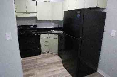 2800 Crystal St #J5 - Photo 3 of 7