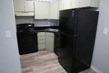 2800 Crystal St #J8 - Photo 3 of 7