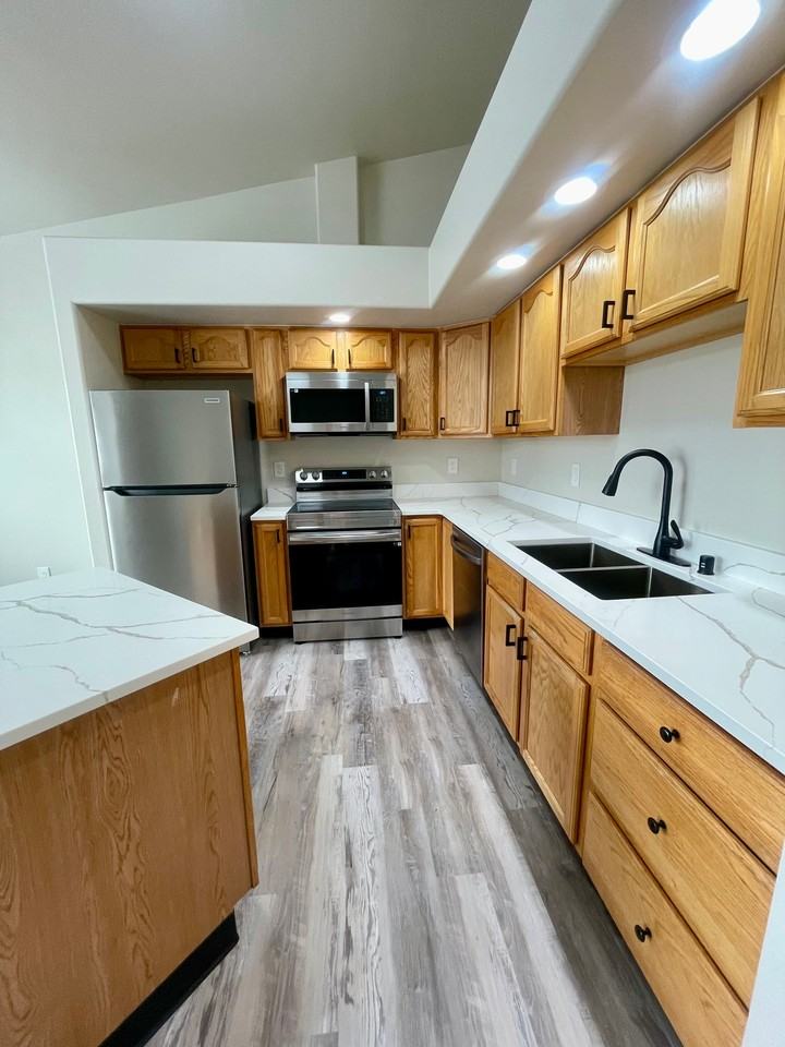 1544 State St #C - Photo 4 of 22