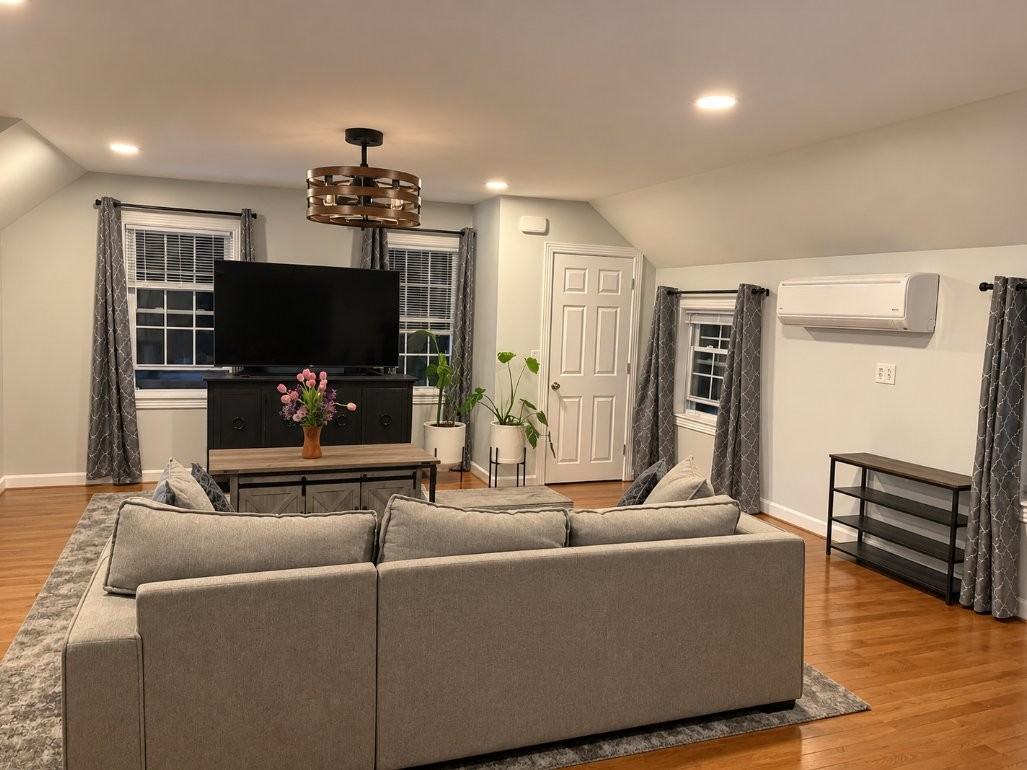 133 W Clifford St #2 - Photo 2 of 8