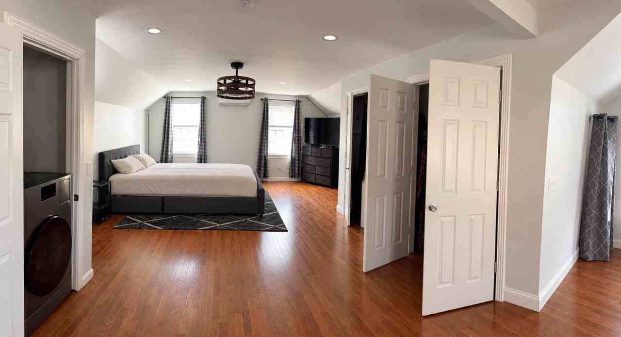 133 W Clifford St #2 - Photo 3 of 8