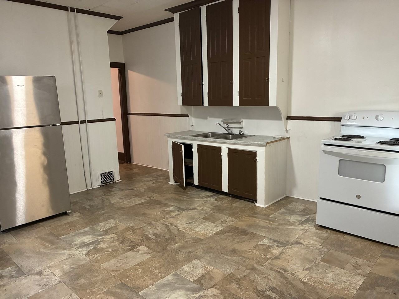 1259 Highland Ave - Photo 4 of 14