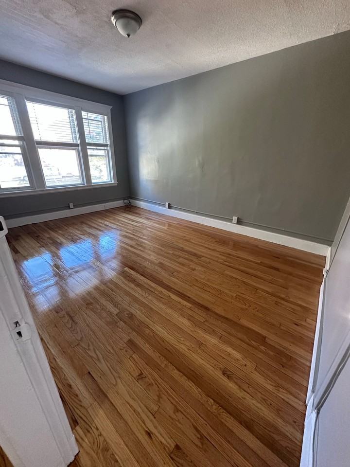 110 Selden St #3 - Photo 6 of 10