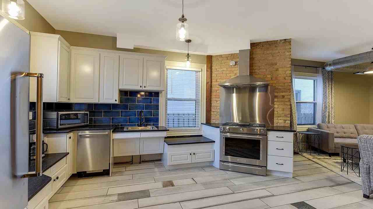 1802 11th Ave S #4 - Photo 2 of 18