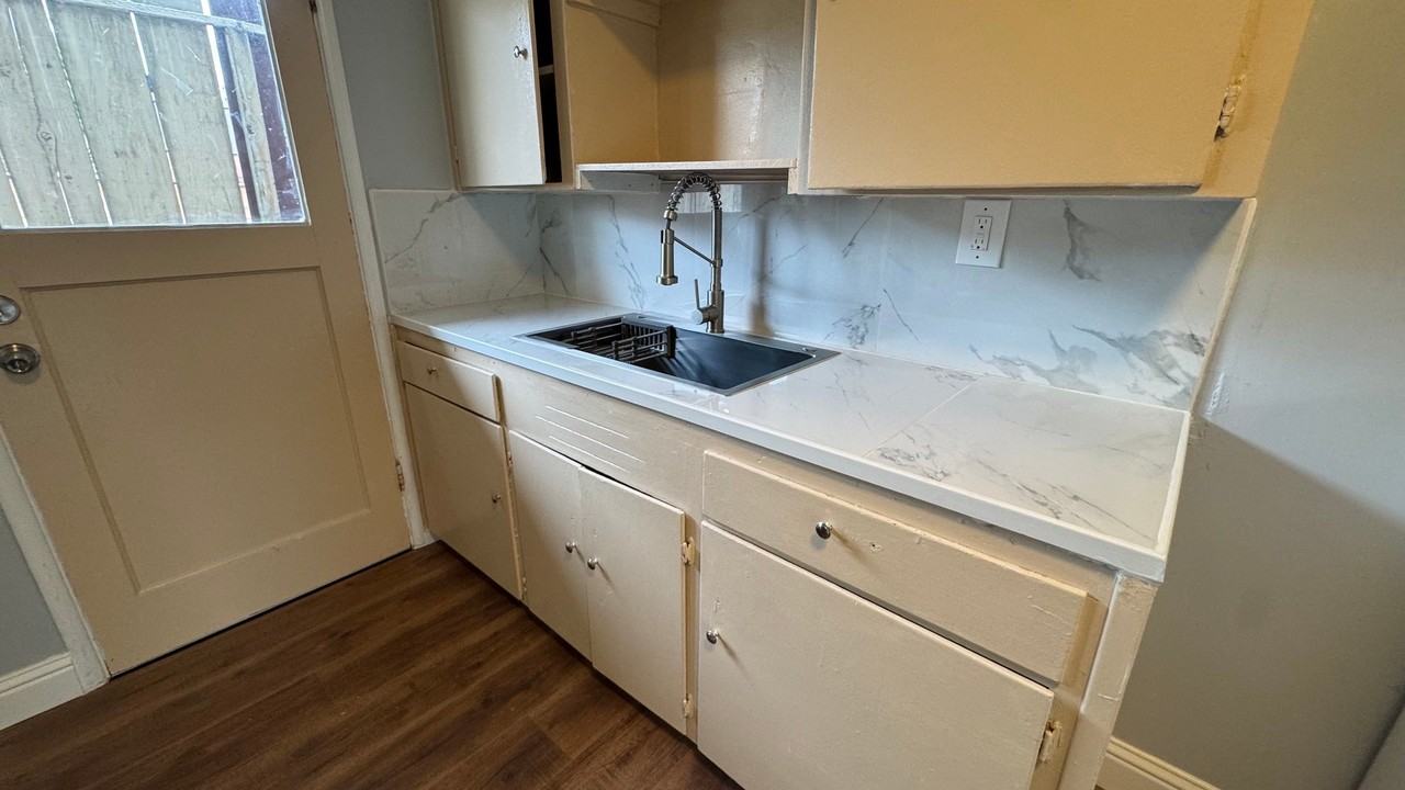 1286 La Jolla Ave #A - Photo 4 of 5