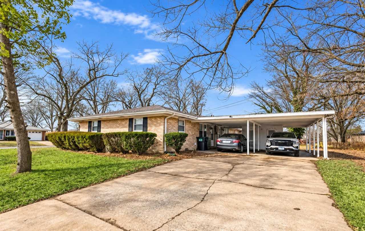 1242 Express Dr - Photo 2 of 4