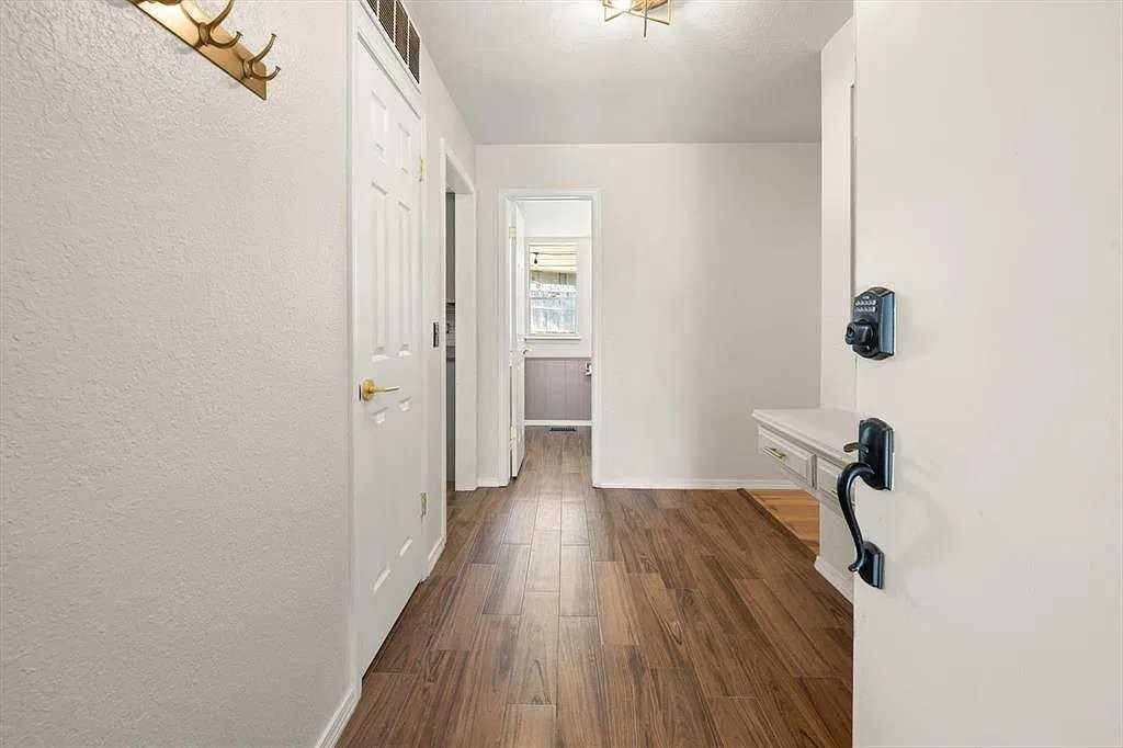 Nw 115th Pl - Photo 4 of 7