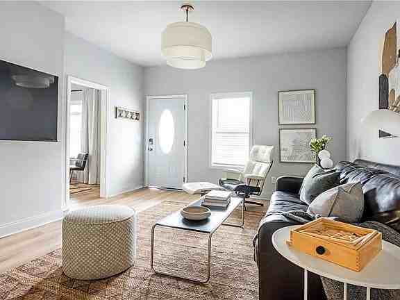 187 Farrington Ave Se - Photo 3 of 12